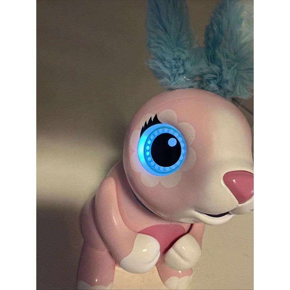 Zoomer Hungry Bunnies Shreddy Interactive Rabbit Toy - Pink. Tested Works.